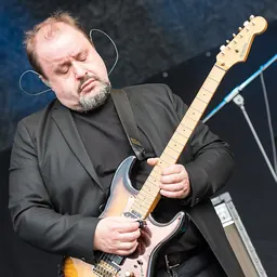 Portrait of Steve Rothery