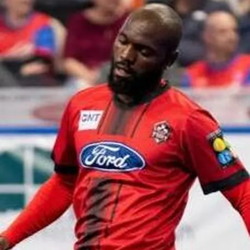 Portrait of Uzi Tayou