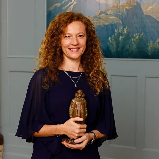 Portrait of Amina Helmi