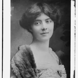 Portrait of Viola Tree