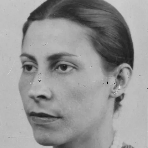 Portrait of Suzy van Hall