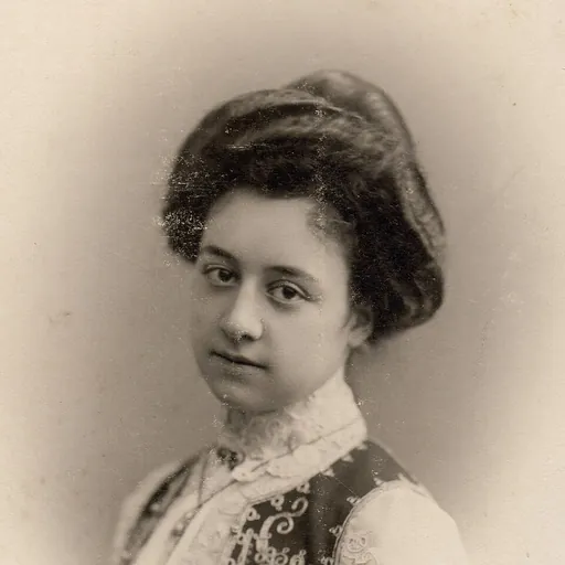 Portrait of Amina Hanum Syrtlanoff
