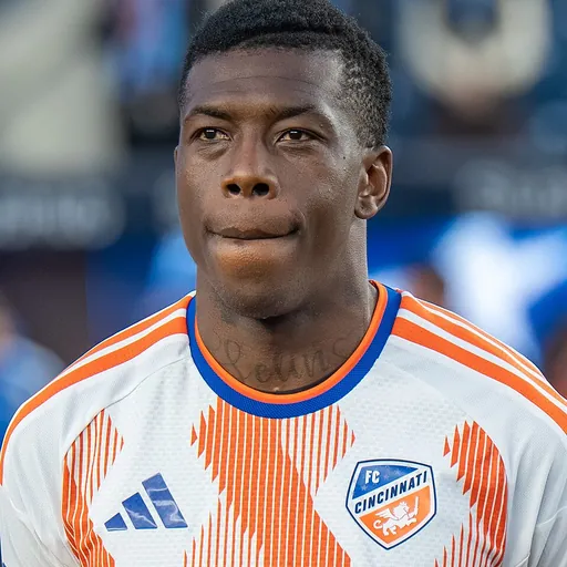 Portrait of Teenage Hadebe