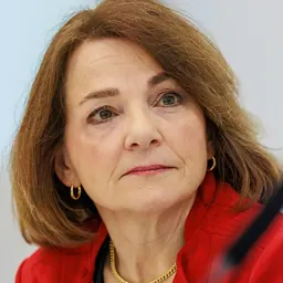 Portrait of Wendy J. Schiller