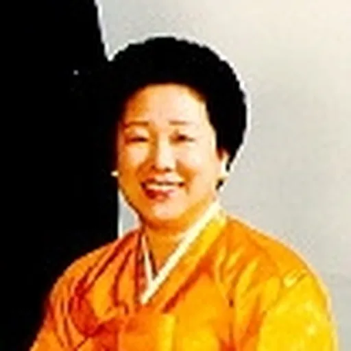 Portrait of Hak Ja Han