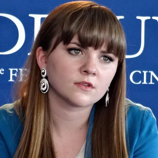 Portrait of Tara Lynne Barr
