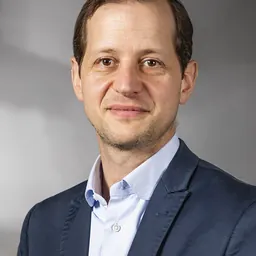 Portrait of Roger Beckamp