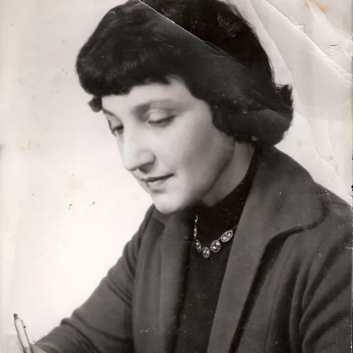 Portrait of Sara Hestrin-Lerner
