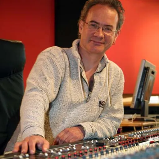 Portrait of Pete Thomas