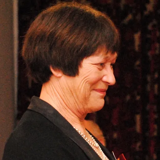 Portrait of Robyn Broughton