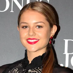 Portrait of Isabelle Cornish