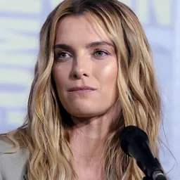 Portrait of Betty Gilpin