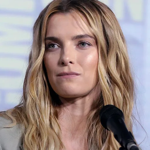 Portrait of Betty Gilpin