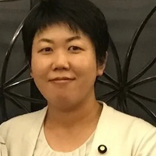 Portrait of Tomo Iwabuchi