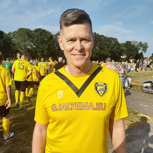 Portrait of Rob McDonald