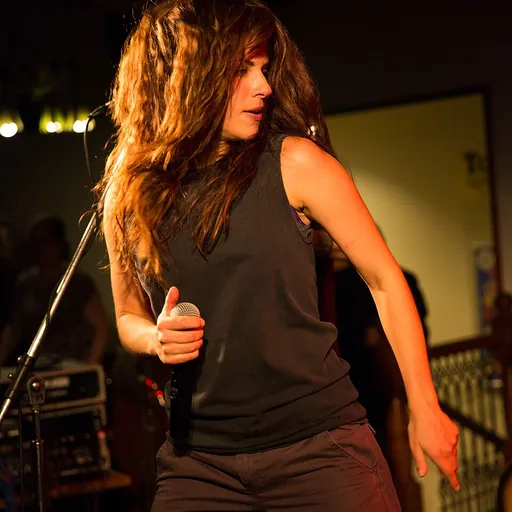 Portrait of Laura Glitsos