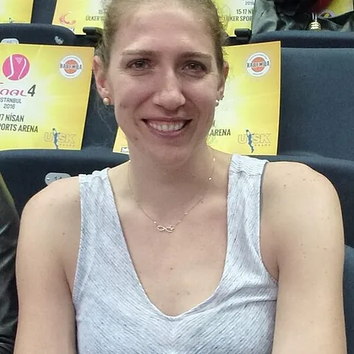 Portrait of Kristen Newlin