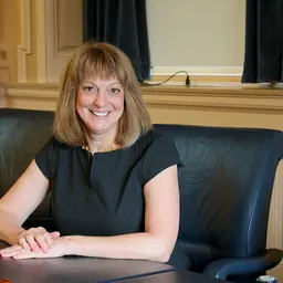 Portrait of Roxann Robinson