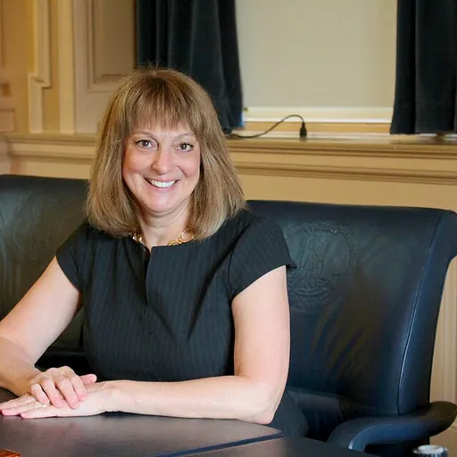 Portrait of Roxann Robinson