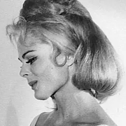 Portrait of Dee Hartford