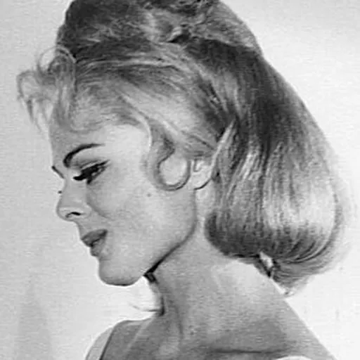 Portrait of Dee Hartford