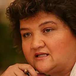 Portrait of Lynne Brown