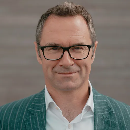 Portrait of Darren J Dixon