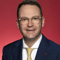 Portrait of Andrew Bragg