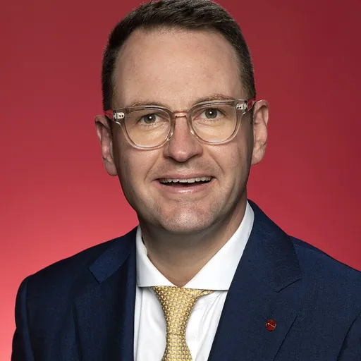 Portrait of Andrew Bragg