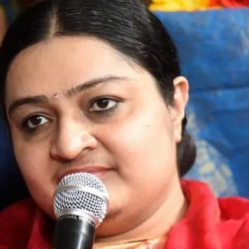 Portrait of Deepa Jayakumar
