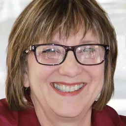 Portrait of Deborah Crombie