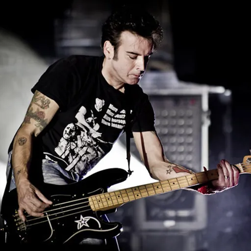 Portrait of Simon Gallup