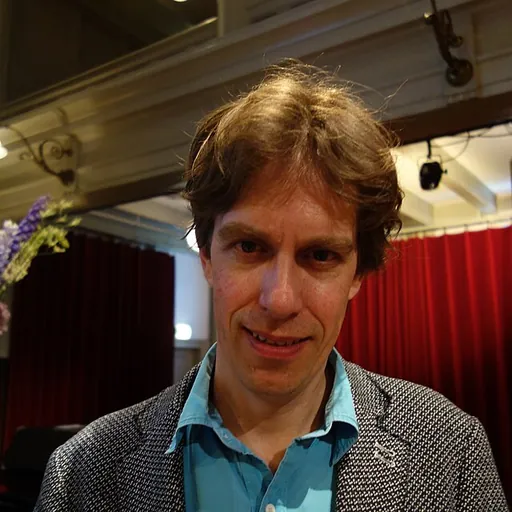 Portrait of Alexander van Oudenaarden