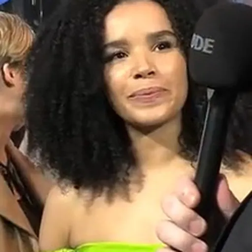 Portrait of Zoë Robins
