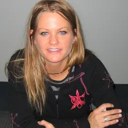 Portrait of Lori Peters