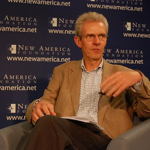 Portrait of David Loyn