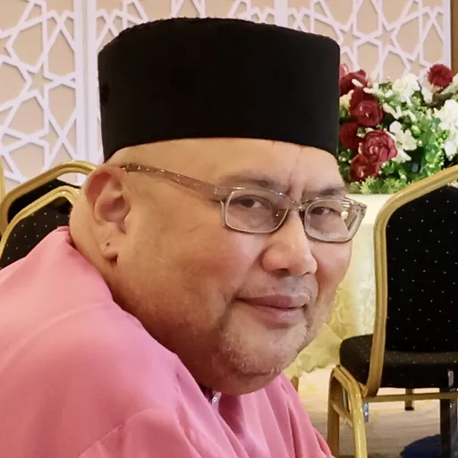 Portrait of Rozan Yunos