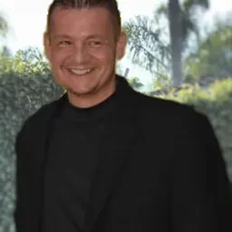 Portrait of Ken Pavia