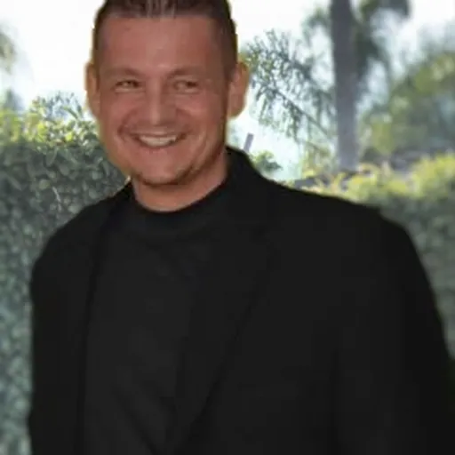 Portrait of Ken Pavia