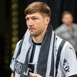 Portrait of Lukas Zerbe