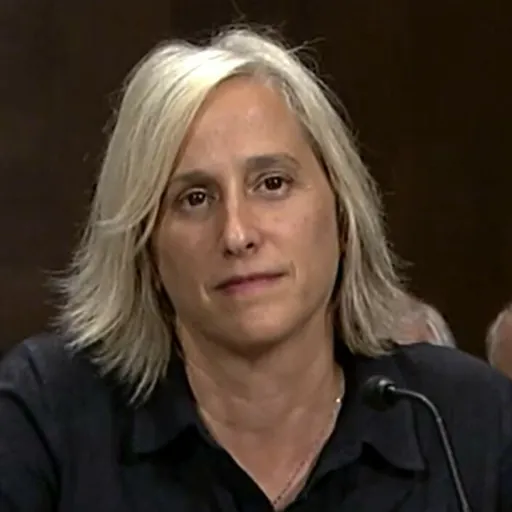 Portrait of Lori Ringhand