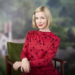 Portrait of Lucy Worsley