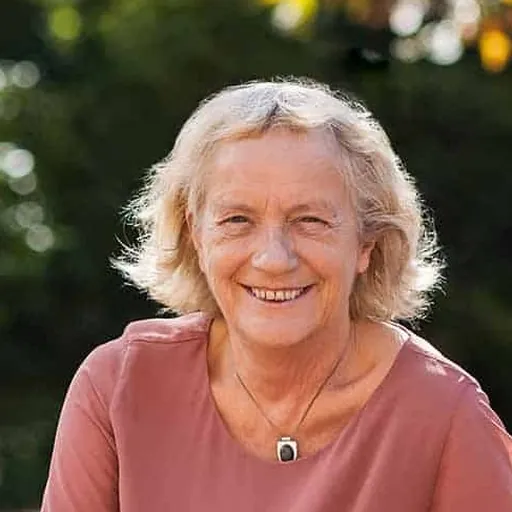 Portrait of Caroline Saunders