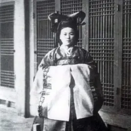 Portrait of Imperial Consort Gwiin Yang