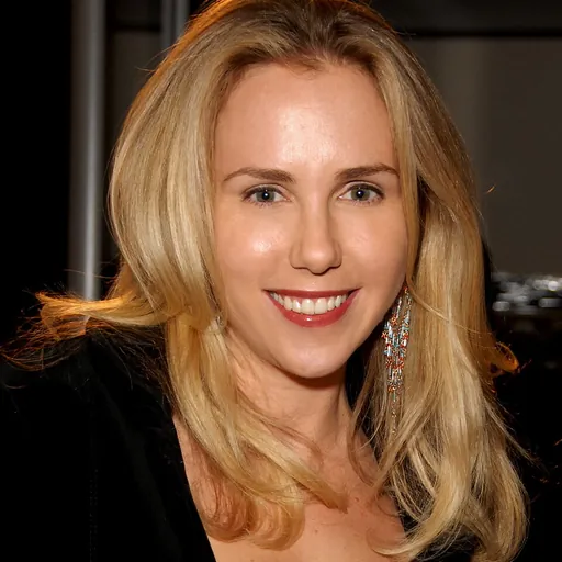 Portrait of Holly Randall