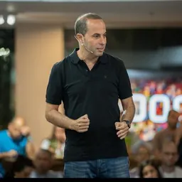 Portrait of Yoav Heller