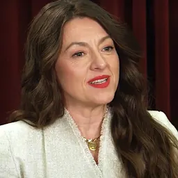 Portrait of Jo Hartley