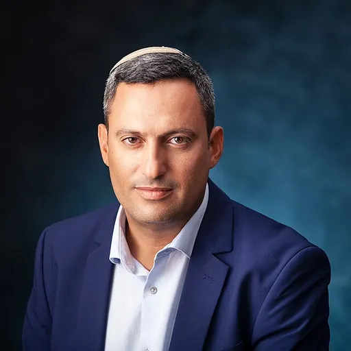 Portrait of Alon Davidi