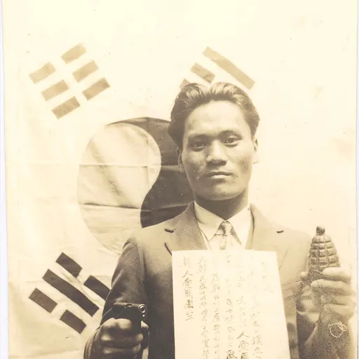 Portrait of Yoon Bong-Gil