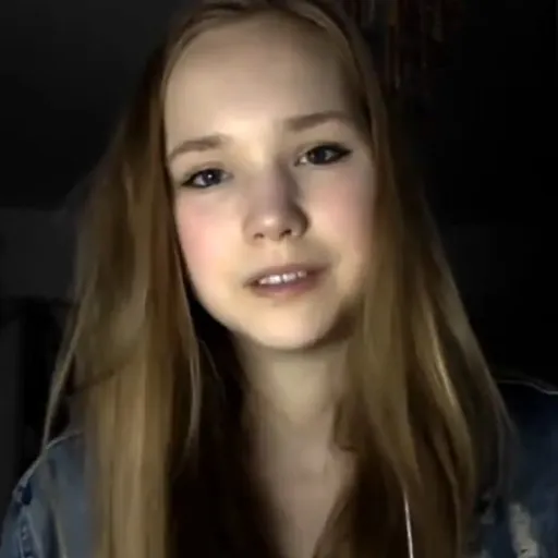 Portrait of Naomi Seibt